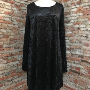 BLACK CRUSHED VELVET SHIFT DRESS